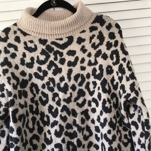 YET AGAIN Y Cheetah Print Sweater Size XS